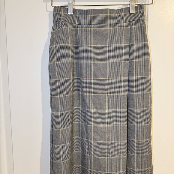 Uniqlo Dresses & Skirts - Uniqlo Gray Checkered A-Line Skirt